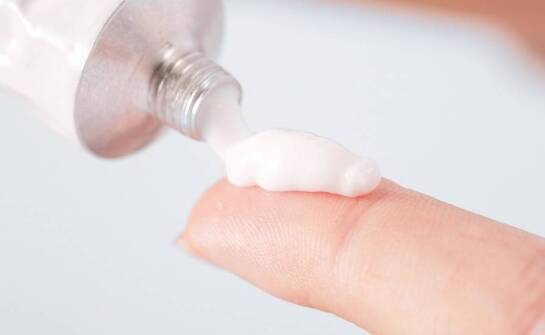 Jak zadbać o skórę po zabiegach z użyciem kwasu hialuronowego?