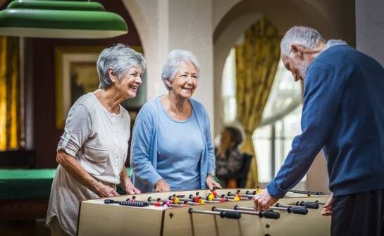 Jak dom spokojnej starości wspiera życie towarzyskie mieszkańców?