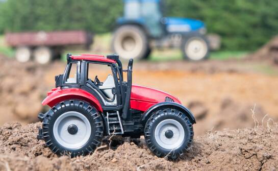 Zabawki rolnicze Bruder: jak wybrać najlepszy model dla Twojego dziecka?