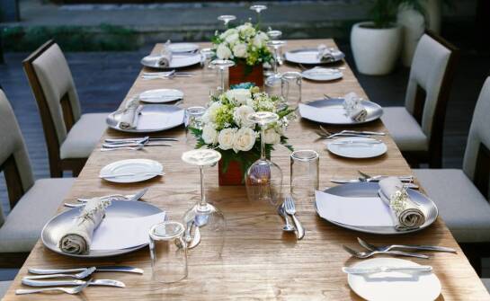 Organizacja rautów w Kielcach – na co zwrócić uwagę przy wyborze cateringu?