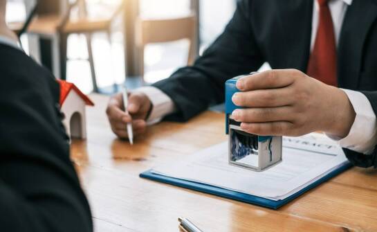 Dlaczego warto skorzystać z usług kancelarii notarialnej przy sprzedaży nieruchomości?
