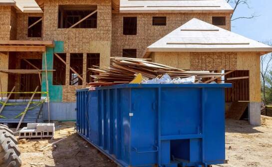 Jaki rozmiar kontenera wybrać do gruzu, gabarytów i odpadów po remoncie w Warszawie?