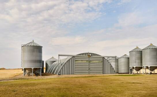 Jak silosy płaskodenne mogą poprawić zarządzanie przestrzenią magazynową?