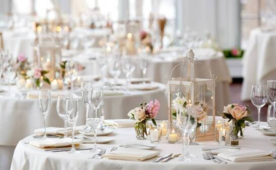 Dlaczego warto zorganizować poprawiny w ogrodzie przy sali weselnej?