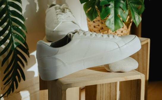 Dlaczego warto mieć trampki na platformie w swojej szafie?