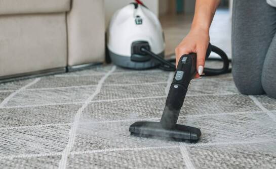 Jakie techniki czyszczenia wykładzin zapewniają najlepsze efekty?