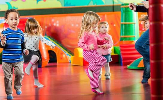 Dlaczego warto zapisać się na zajęcia taneczne dla dwulatków?