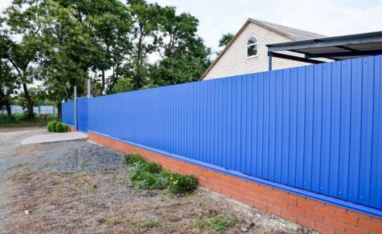 Jakie są korzyści z inwestycji w droższe modele sztachet plastikowych?