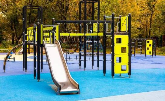 Wpływ nawierzchni gumowych na bezpieczeństwo dzieci podczas zabawy