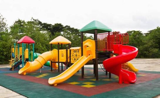 Jak certyfikowane place zabaw wspierają rozwój fizyczny i psychiczny dzieci?