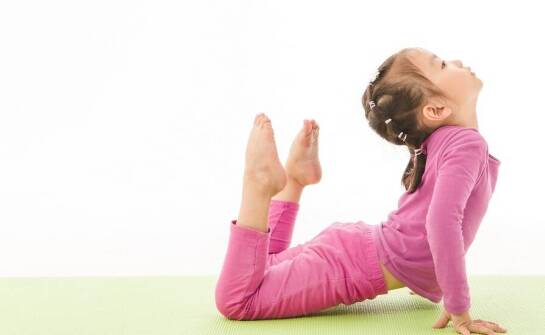 Elementy jogi dla dzieci: Wsparcie w ortopedycznej opiece nad młodymi pacjentami