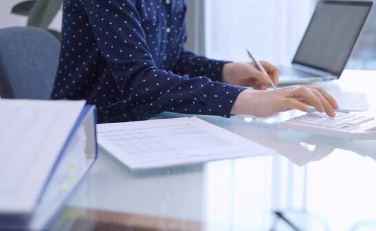 Jak wybrać biuro rachunkowe – najważniejsze kryteria i korzyści współpracy