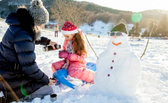 Atrakcje i aktywności na ferie zimowe – jak ciekawie spędzić wolny czas
