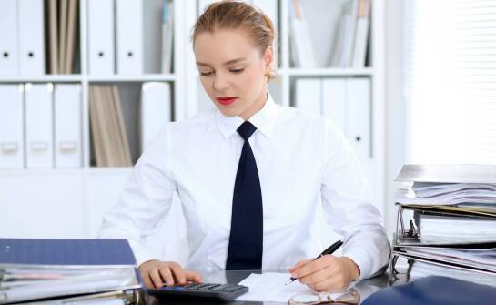 Jakie obowiązki spoczywają na księgowej prowadzącej rachunkowość firmową