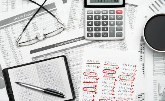 Na czym polega pełna księgowość i kiedy warto ją prowadzić w firmie?