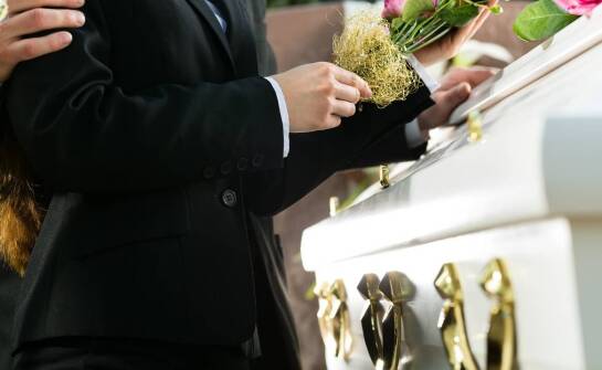 Usługi pogrzebowe dostępne przez całą dobę – najważniejsze informacje i zasady