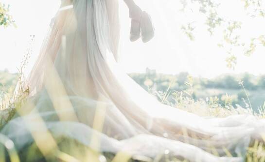 Dlaczego naturalność i autentyczność są kluczowe w sesjach ciążowych?