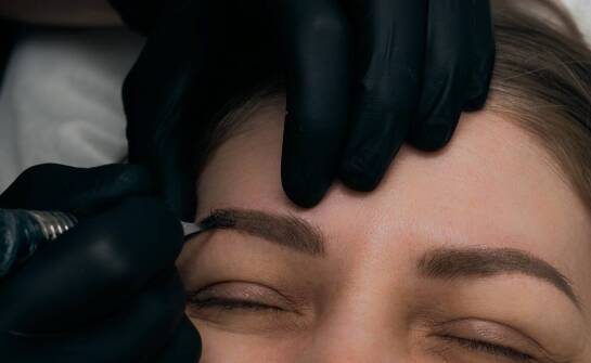 Jak mikropigmentacja skóry głowy wpływa na wygląd i pewność siebie?