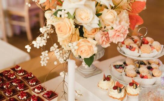 Stylizacje i dekoracje na sesje roczkowe: jak stworzyć niepowtarzalny klimat?