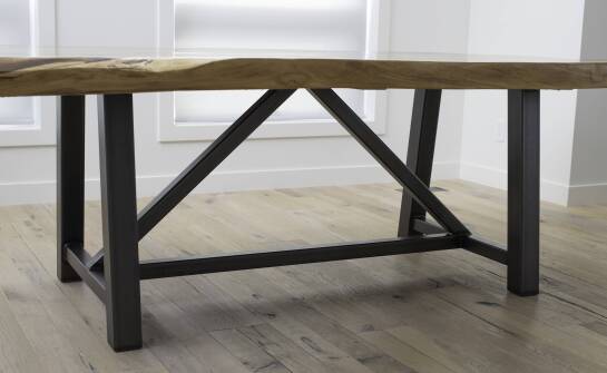 Noga stalowa do stołu – jakie cechy zapewniają jej wytrzymałość?