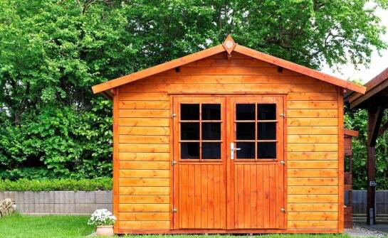 Budynek gospodarczy z drewna jako miejsce do przechowywania – jakie są jego zalety?