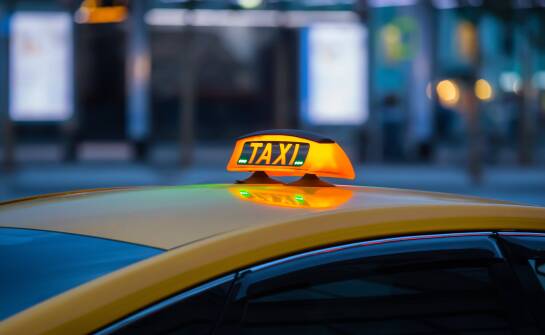 Cennik taxi w Jaworznie: Przewozy okolicznościowe i ich koszty