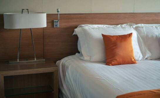 Znaczenie wymiany poduszek hotelowych – jak często to robić?