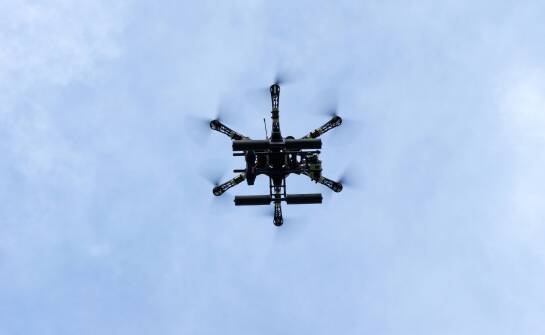 Zagłuszacze dronów: skuteczne narzędzie przeciwko nielegalnym operacjom powietrznym