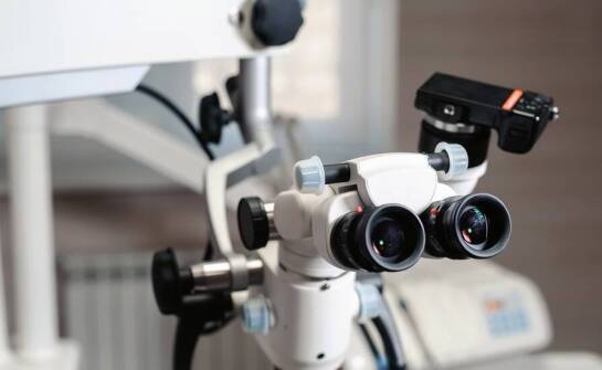 Jak nowoczesne mikroskopy wspierają leczenie kanałowe?