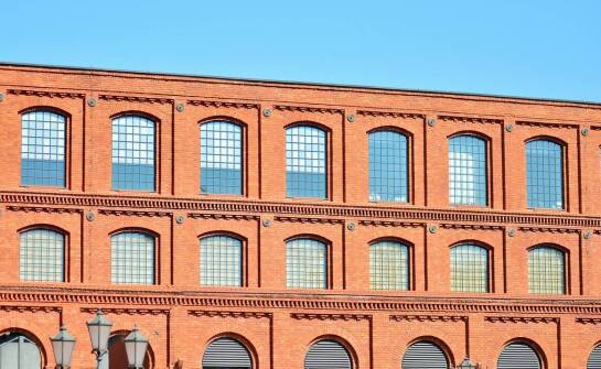 Wpływ stanu technicznego budynku na wycenę mieszkań w Żyrardowie