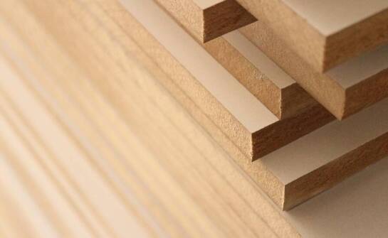 Rola płyt trudnopalnych w bezpiecznych aranżacjach wnętrz