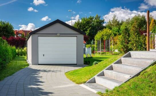 Garaż z płyty warstwowej 12x7 – idealny wybór dla wymagających użytkowników