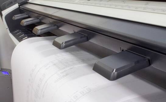 Jakie korzyści niesie ze sobą druk czarno-biały i kolorowy w projektach CAD?