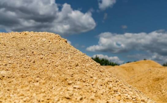 Rola kruszywa w budownictwie mieszkaniowym – jak wpływa na jakość konstrukcji?