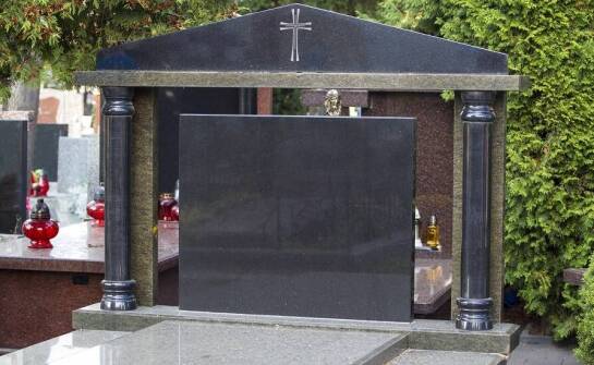 Fachowe doradztwo w wyborze nagrobków – na co zwrócić uwagę?