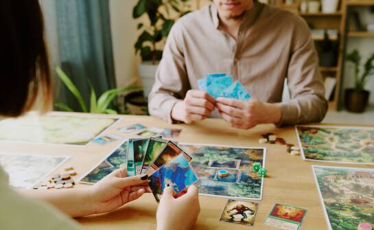 Jakie akcesoria najlepiej chronią karty kolekcjonerskie Pokémon Go?