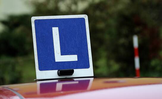 Elastyczny grafik zajęć w szkole nauki jazdy – jak wpływa na efektywność nauki?
