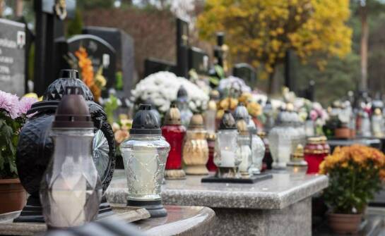 Jak wygląda proces wyboru urny w ofercie zakładu pogrzebowego?
