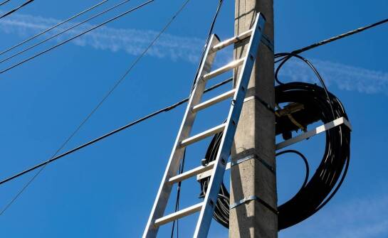 Drabinki pionowe a estetyka instalacji elektrycznych