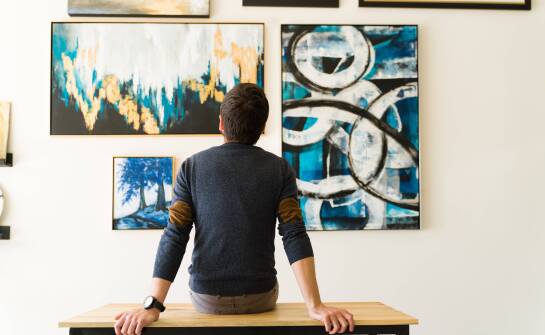 Gdzie licytować prace współczesnych artystów i jak dołączyć do aukcji online?