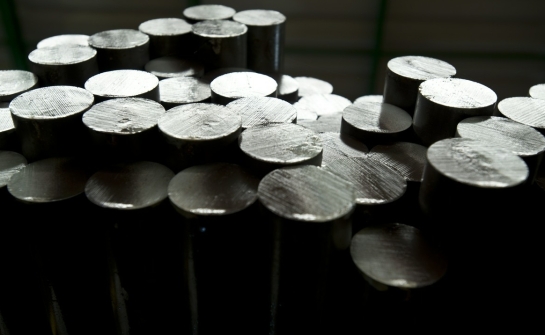 Jakie właściwości wyróżniają pręty stalowe 4h13 na rynku inżynieryjnym?