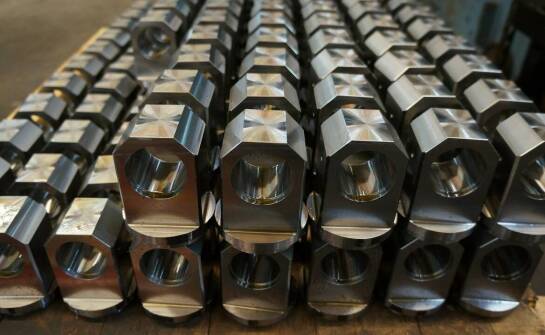 Jakie zalety niosą ze sobą pręty kute łuszczone w sektorze energetycznym