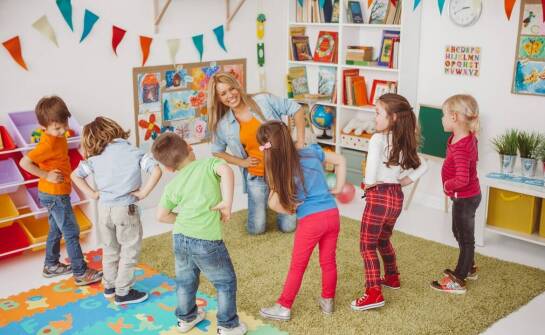 Jak zajęcia dodatkowe wpływają na rozwój talentów dzieci w przedszkolach?