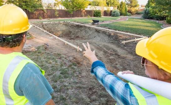 Budowa basenu a lokalne przepisy i regulacje prawne