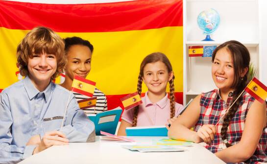 Jak obozy językowe w Hiszpanii mogą wzbogacić znajomość hiszpańskiego?