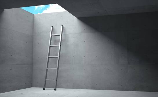 Poradnik zakupowy: na co zwrócić uwagę przy wyborze drabin aluminiowych?