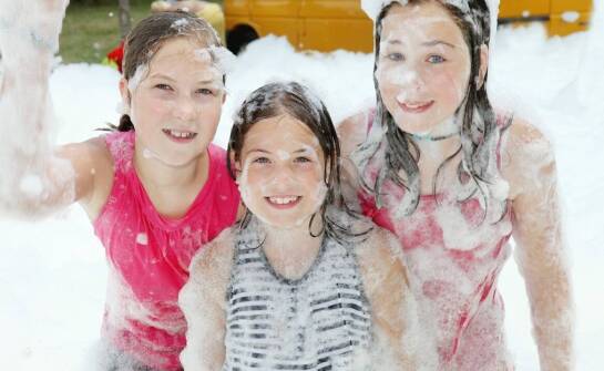 Czy wytwornica piany sprawdzi się zarówno na małych, jak i dużych imprezach?