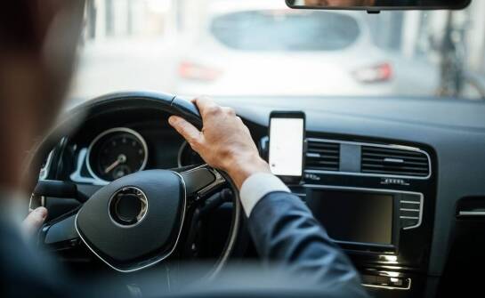 Jakie są korzyści z używania zakłócacza GPS w pojazdach?