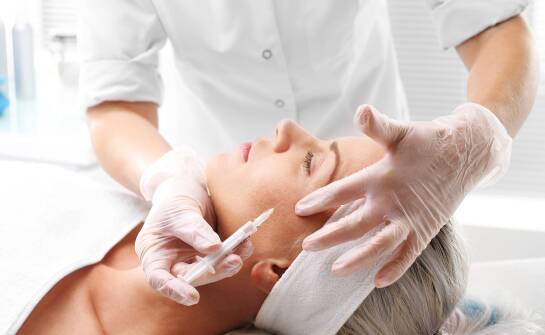 Mezoterapia igłowa kontra zmarszczki mimiczne wokół oczu