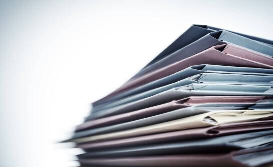 Jak technika hot-stampingu wpływa na elegancję teczek reklamowych?